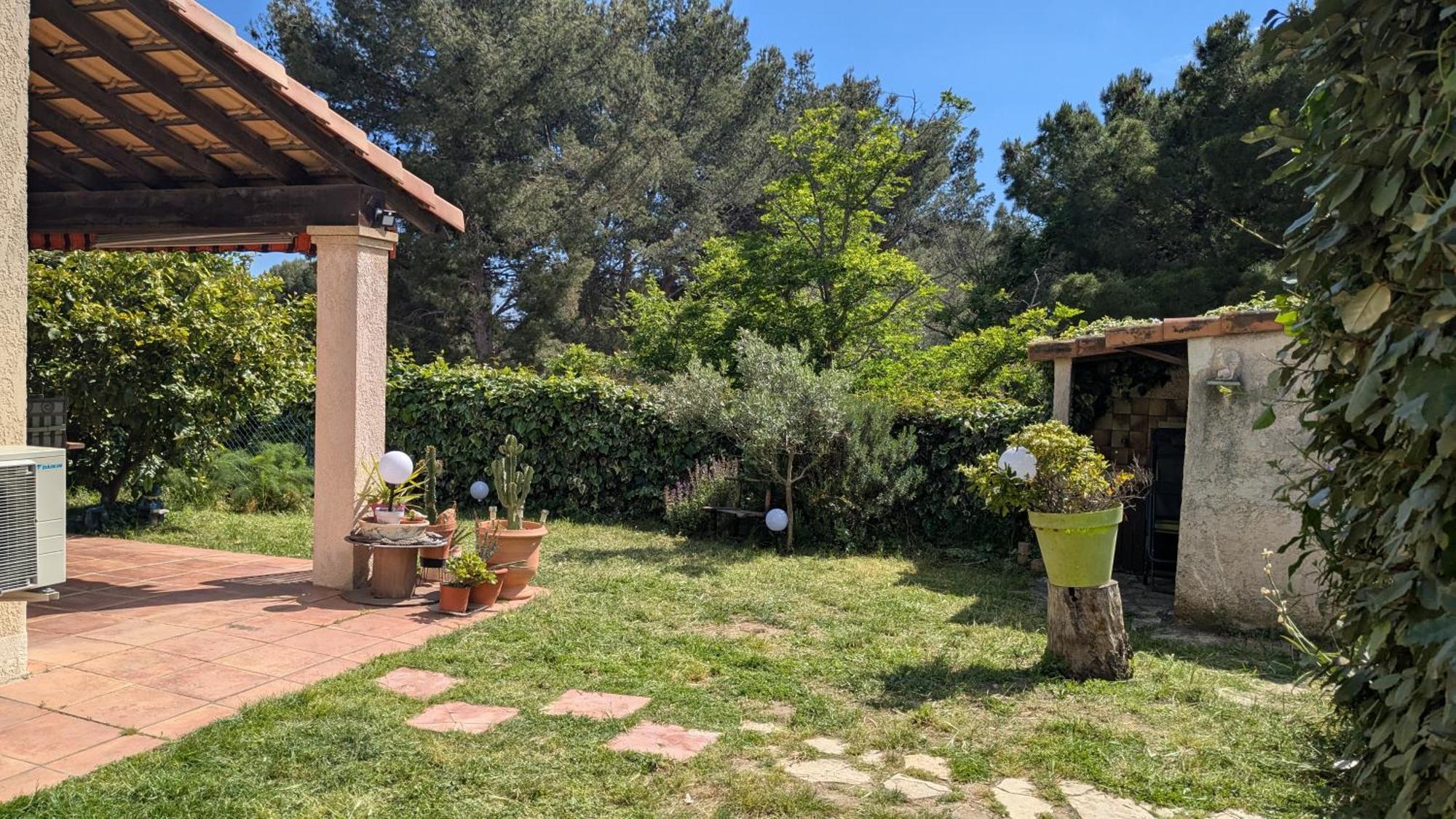 Maisonnette Kalis Calme Avec Climatisation Parking Jardin Cadre Campagne Plages A Pieds Bandol Exterior foto